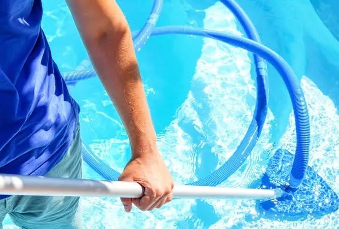 Piscina com água limpa e cristalina  - Foto 2