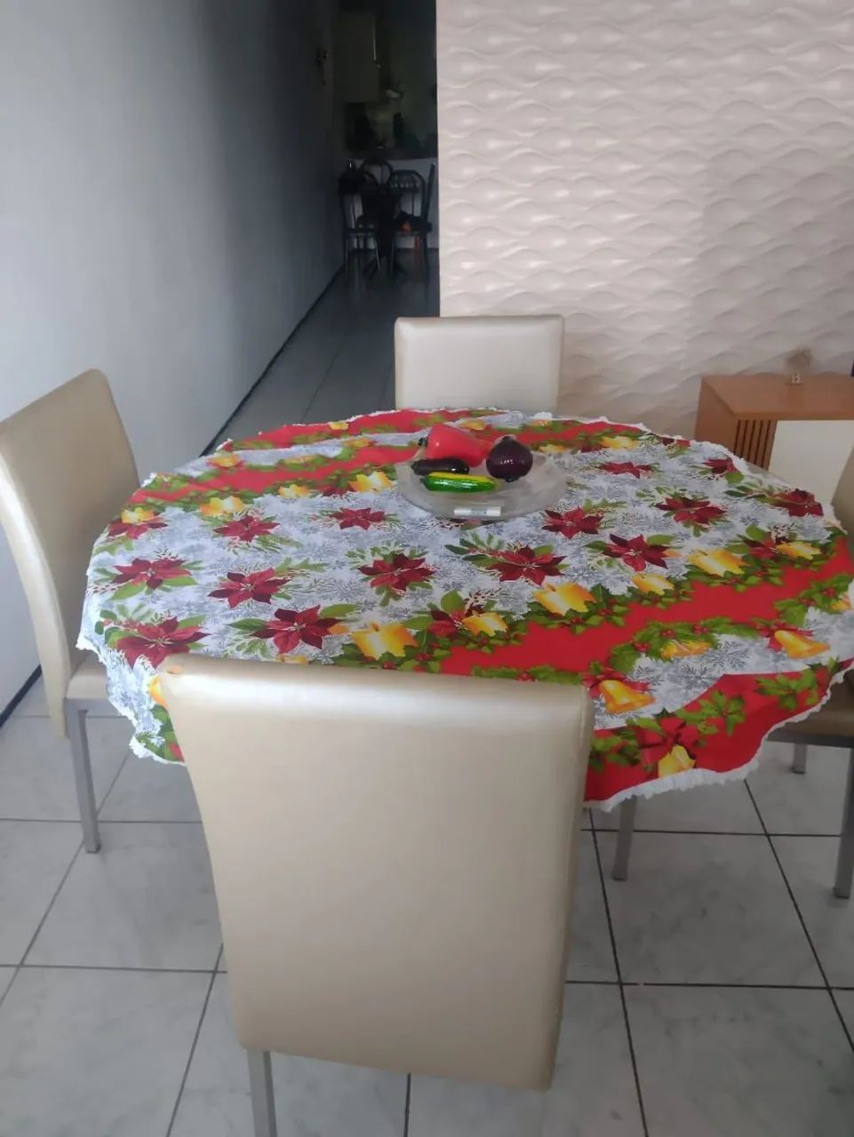 Mesa com 4 cadeiras