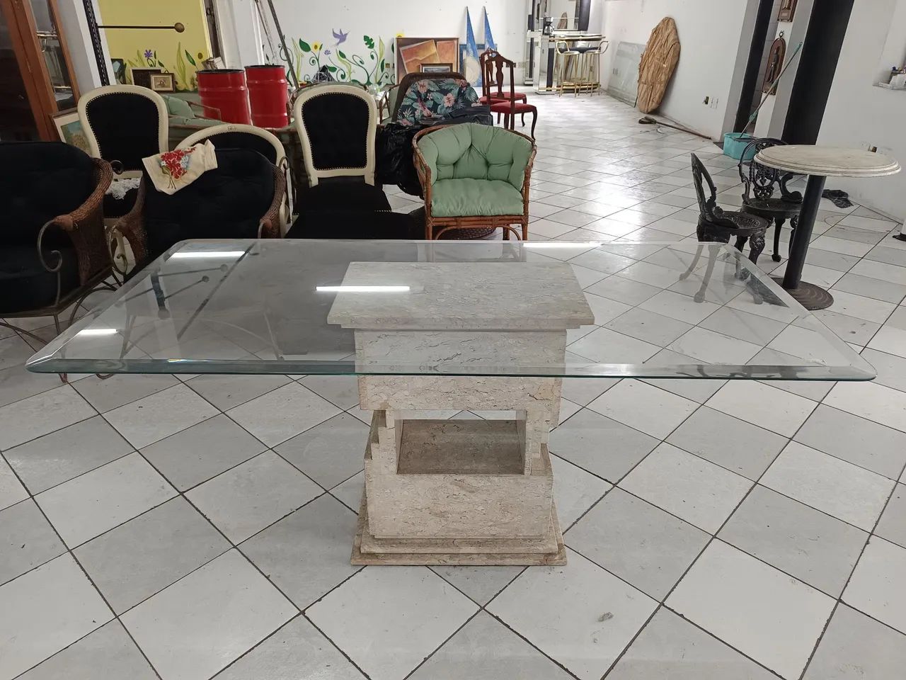 Mesa retangular com pé de mármore e vidro bisotado  - Foto 3
