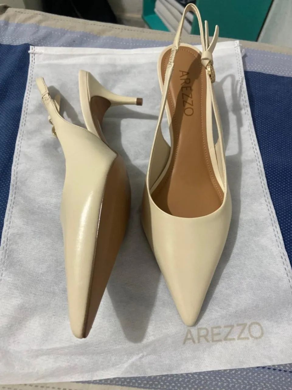 Scarpin Off-white Couro Slingback - Foto 3