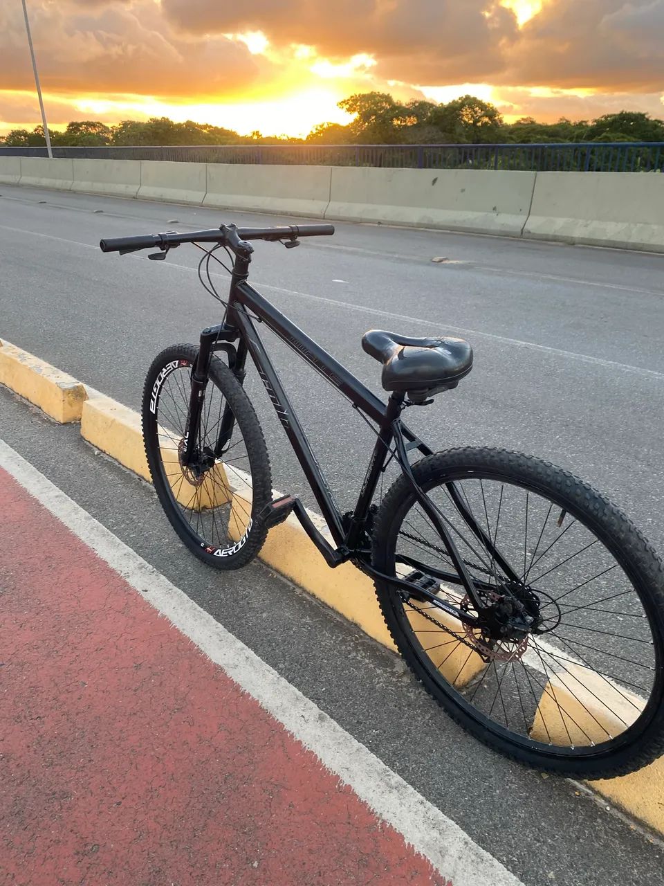 Bicicleta aro 29 em ótimo estado