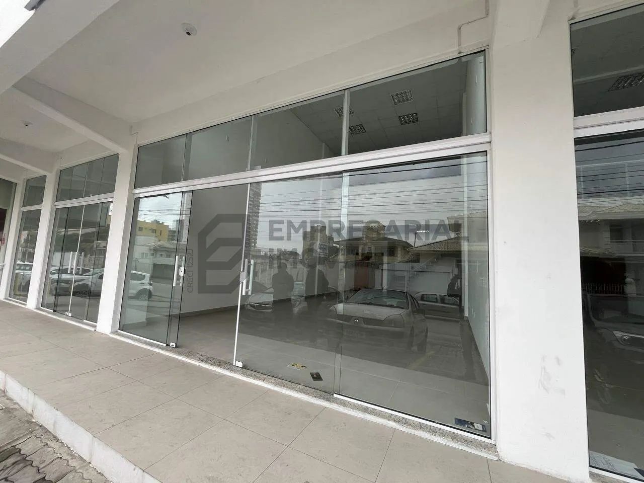 Loja para Aluguel no Centro de Palhoça (100m² internos + 20m² externos)
