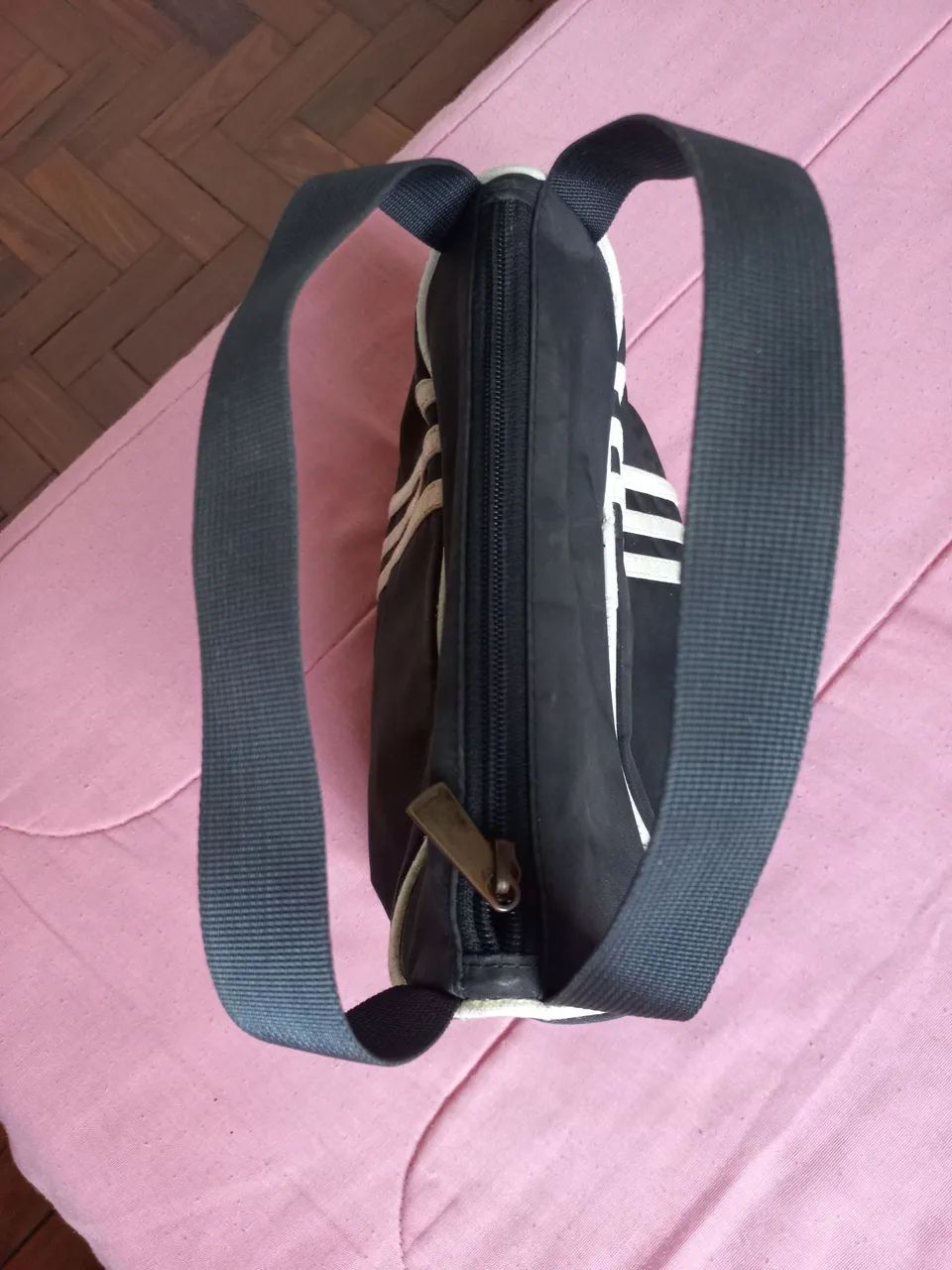 Bolsa Adidas usada(23x12) - Foto 3