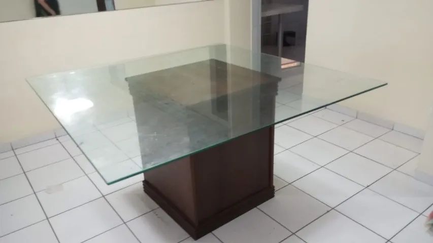 Vendo Base de Mesa com Tampo de Vidro e 01 Rack  