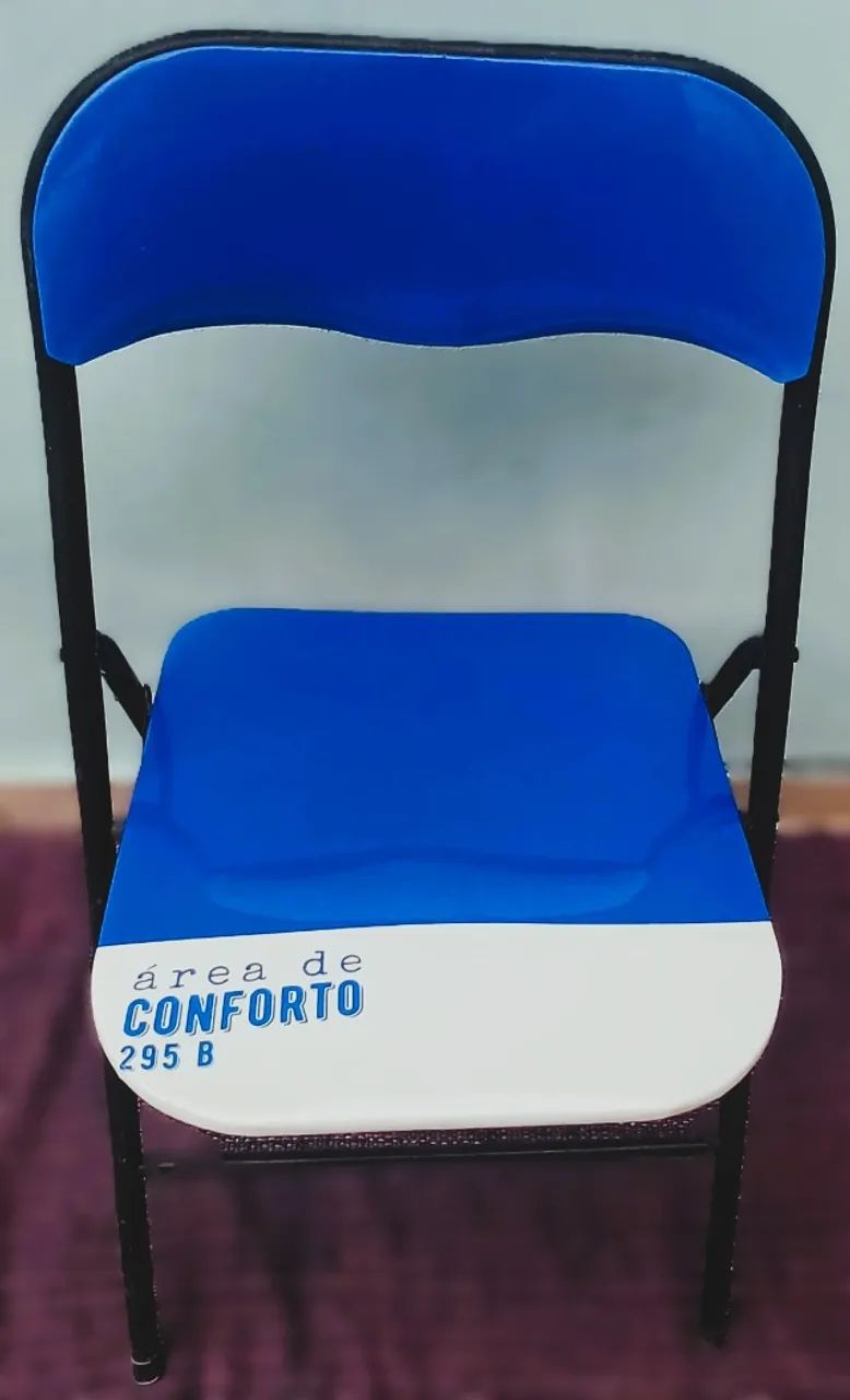Cadeira de metal, acolchoada e plastificada