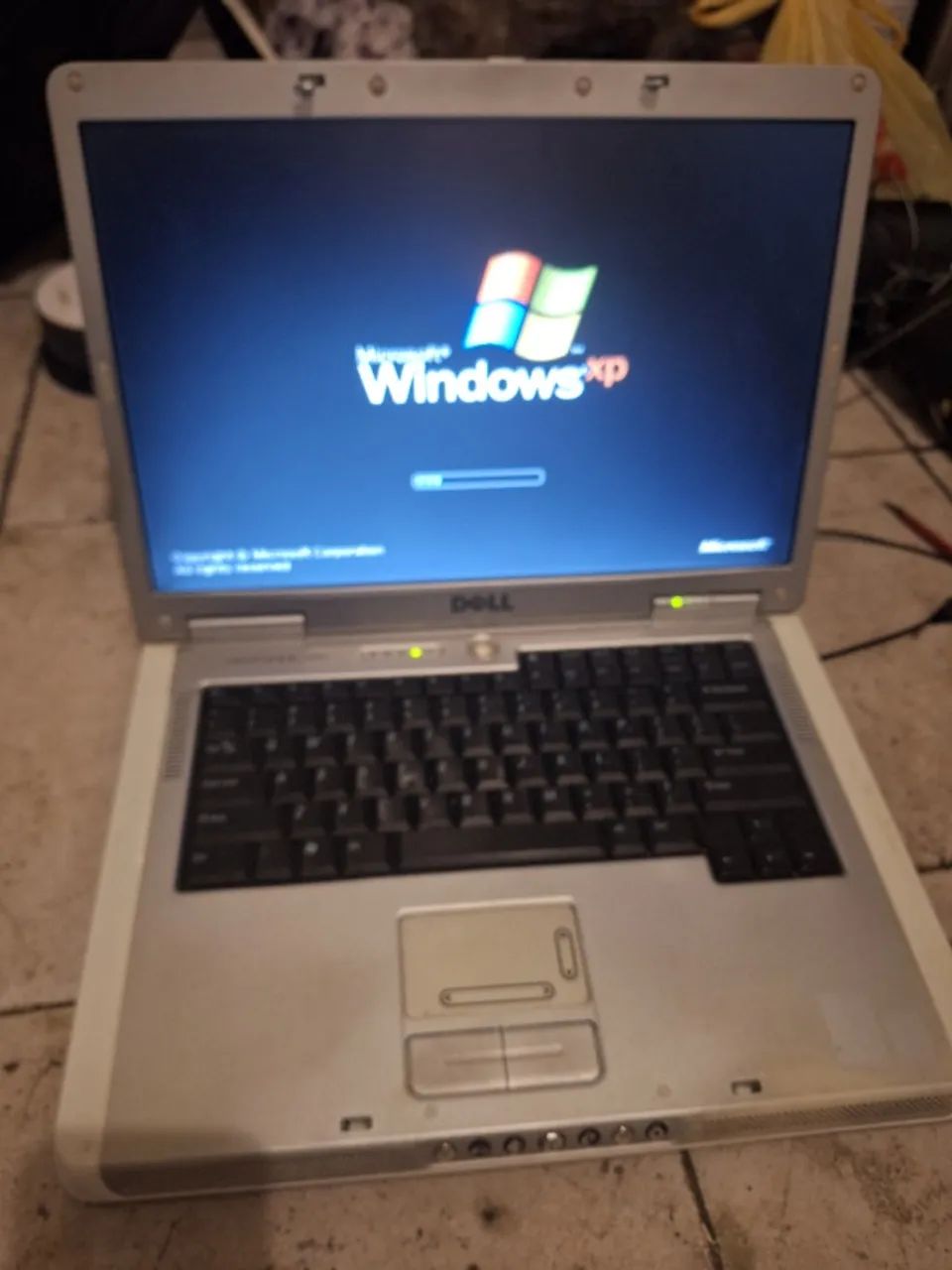 Notebook Dell inspirion 6000 funcionando normalmente com detalhes 