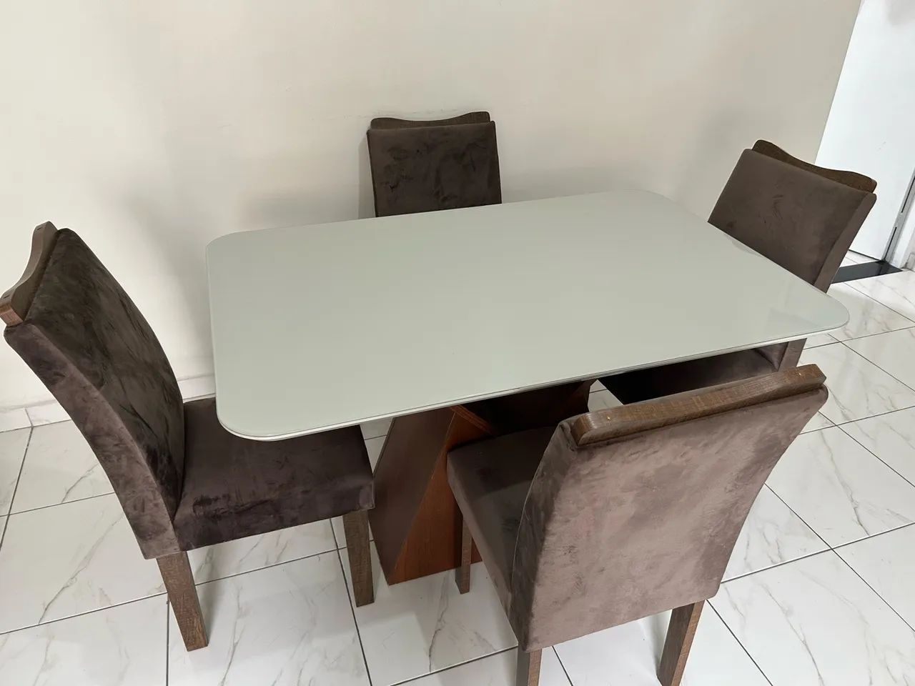 Mesa de jantar 4 cadeiras 