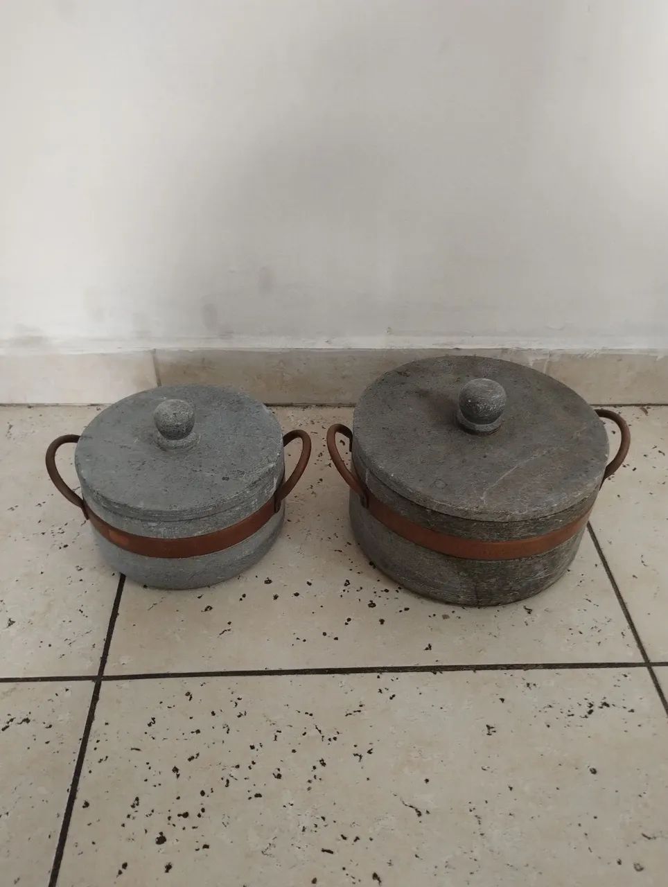 2 panelas de pedra sabão 