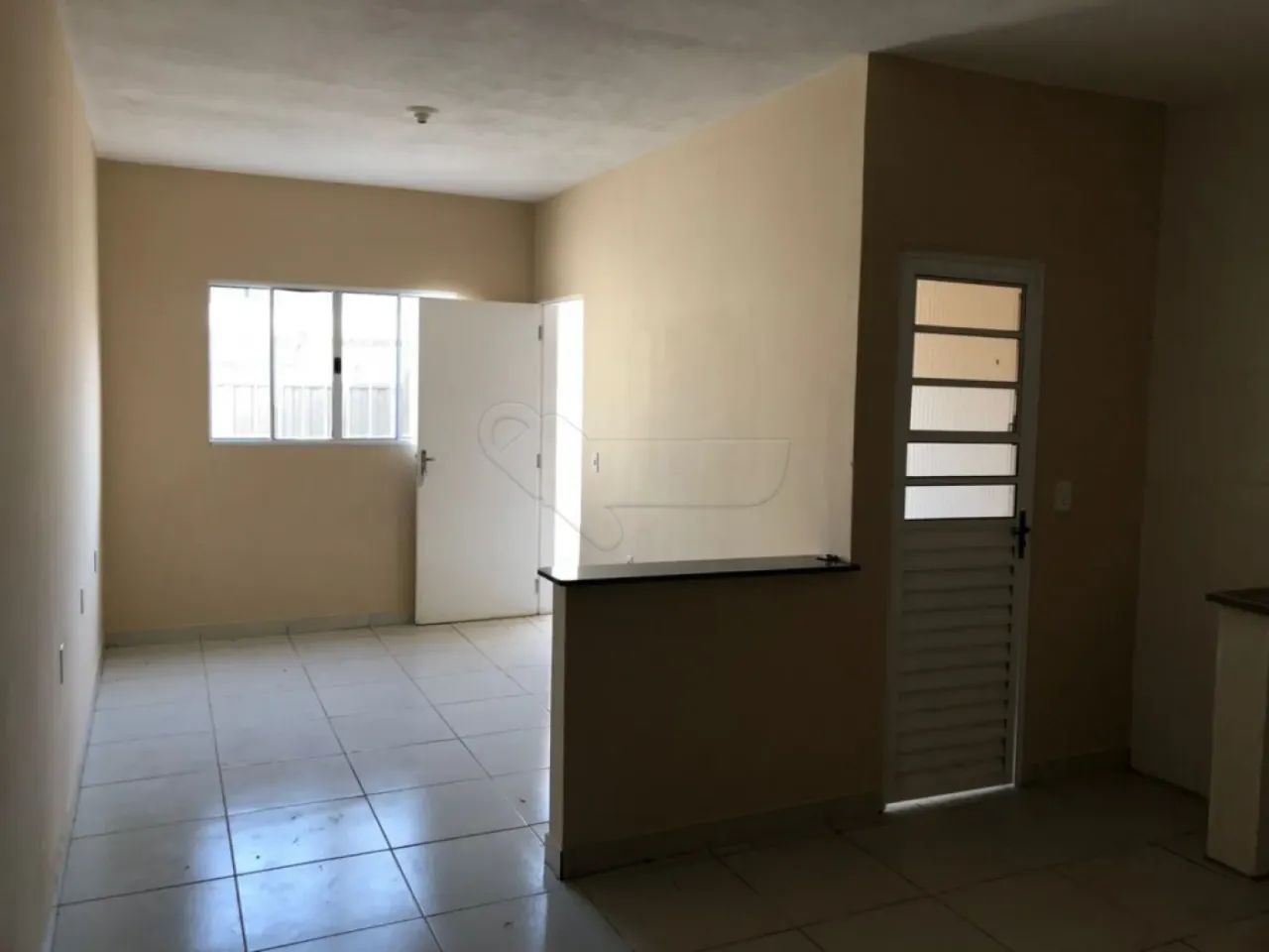 2 DORMITÓRIOS, SALA, COZINHA COM GABINETE, WC SOCIAL. - Foto 5