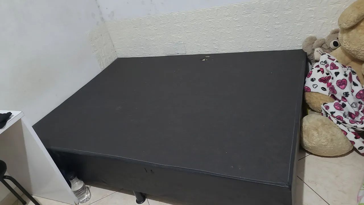 Box cama casal (colchão vai junto)