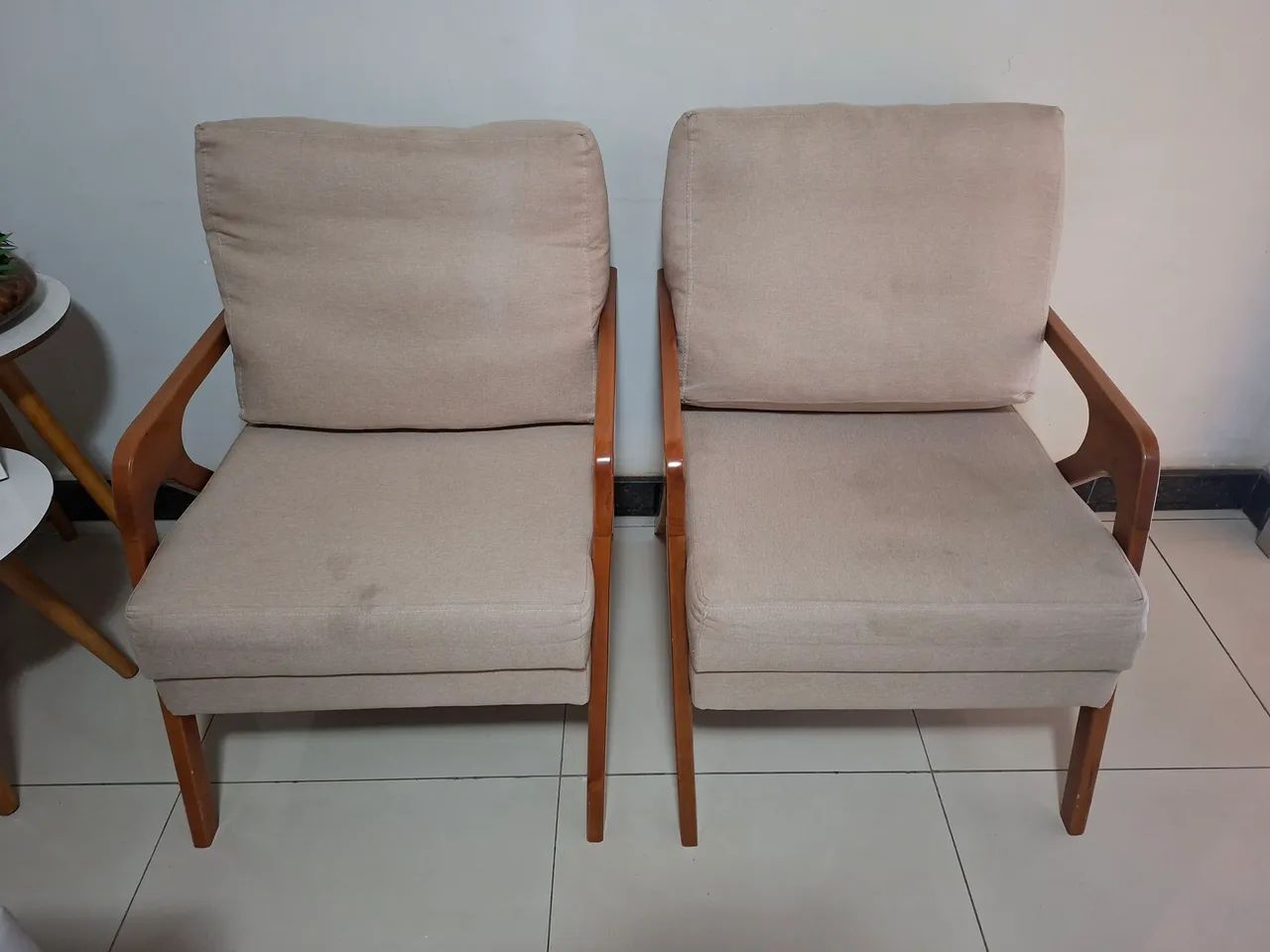 Poltronas de madeira