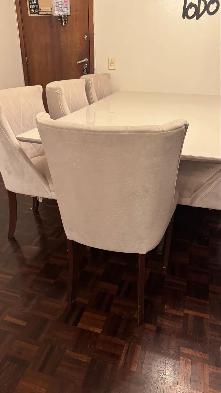 Linda mesa com 8 cadeiras  - Foto 3