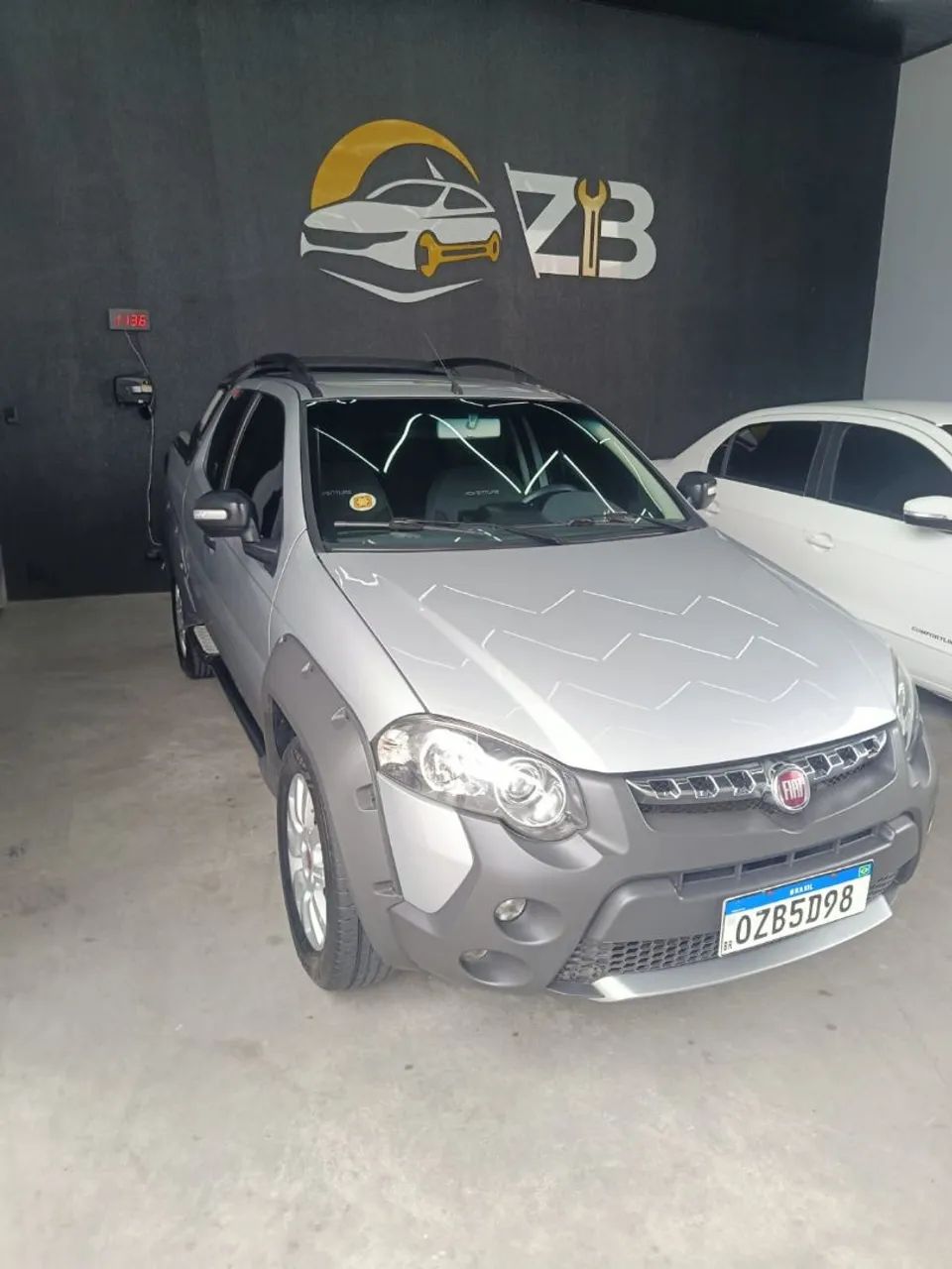 Fiat Strada Adventure1.8/ 1.8 Locker Flex CD 2014 - Foto 3
