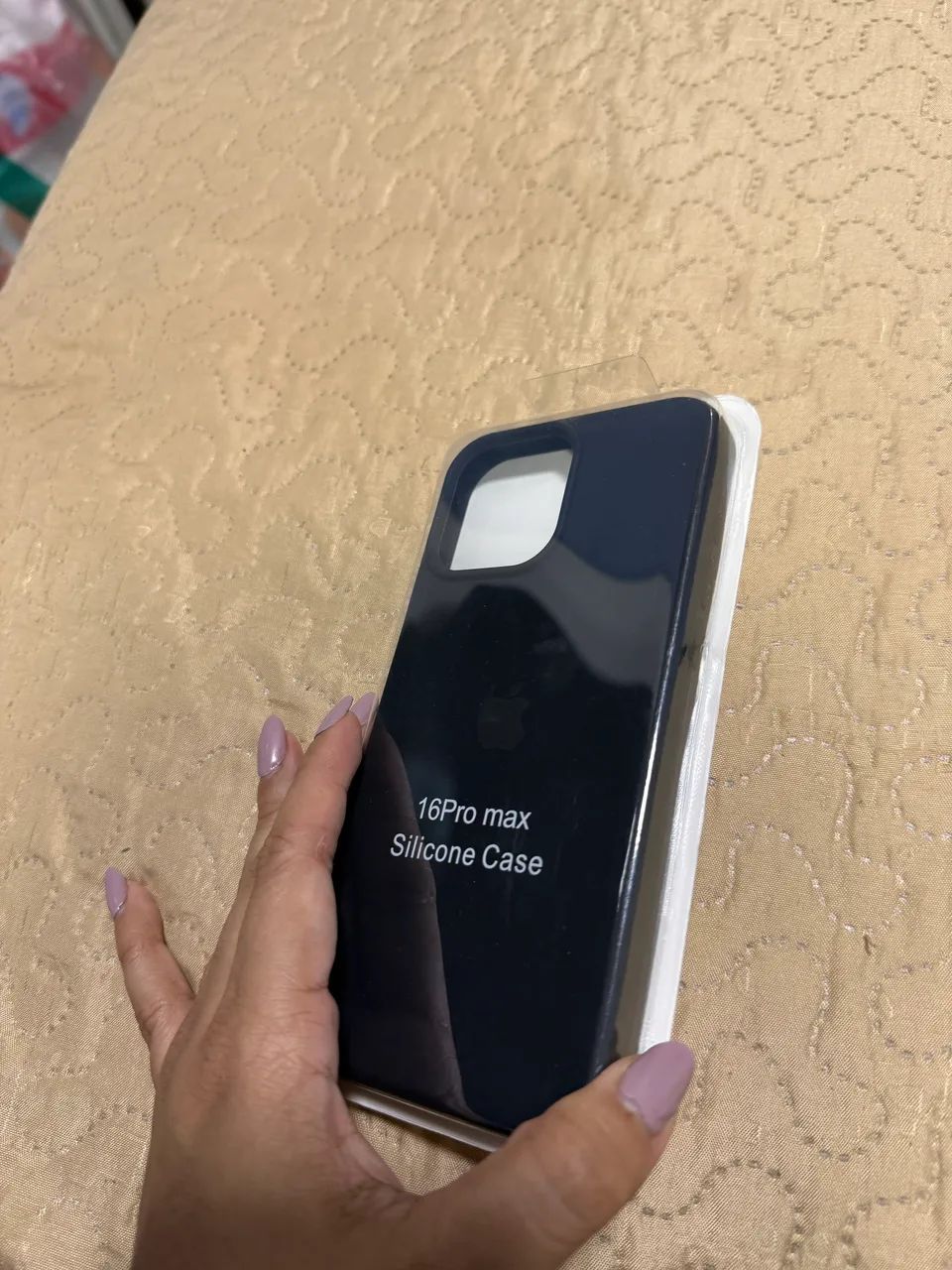 Capa de silicone preta iphone 16 pro Max  - Foto 3