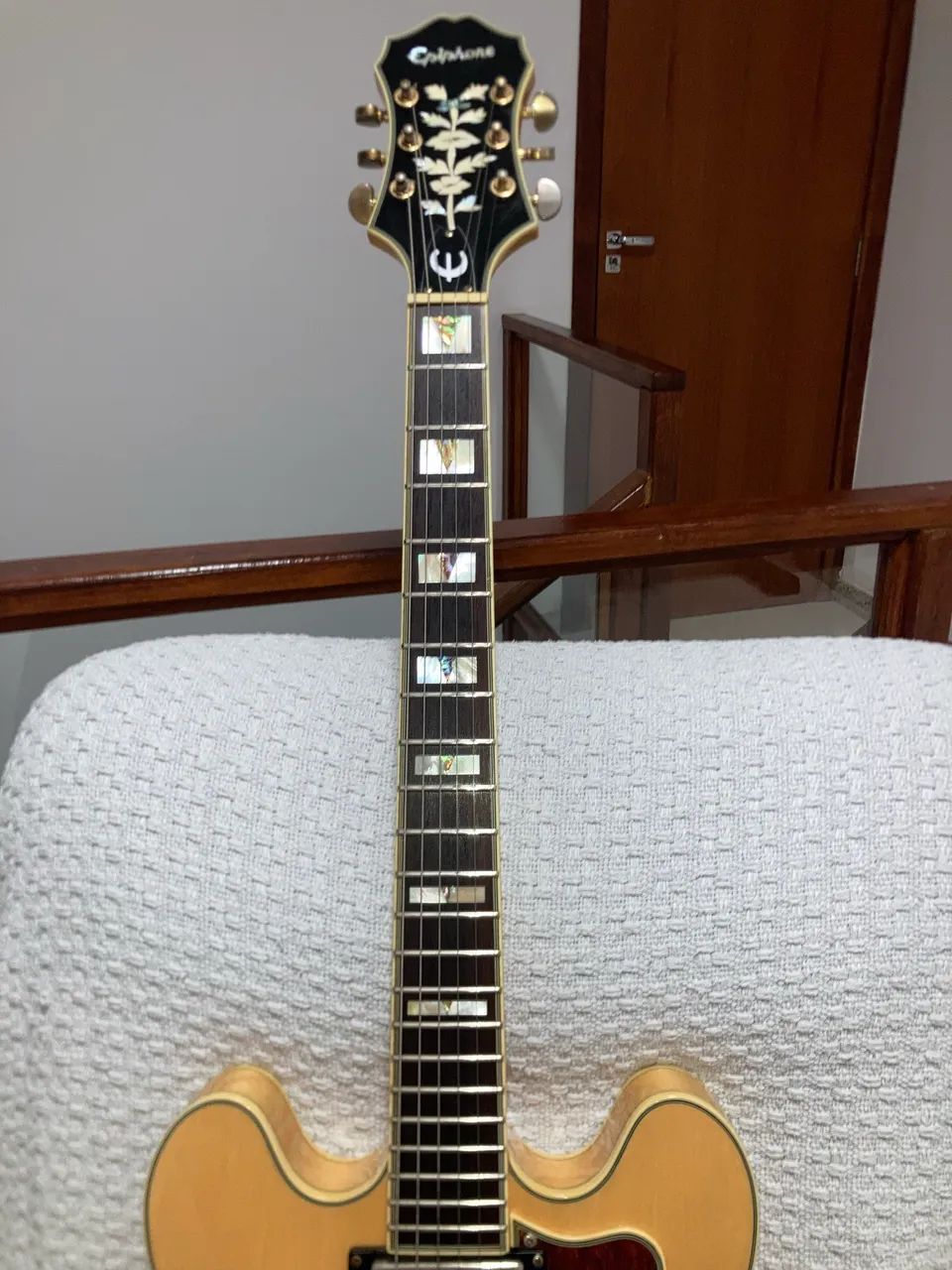 Epiphone Sheraton II com case Gator (Semi Acústica 335) - Foto 5