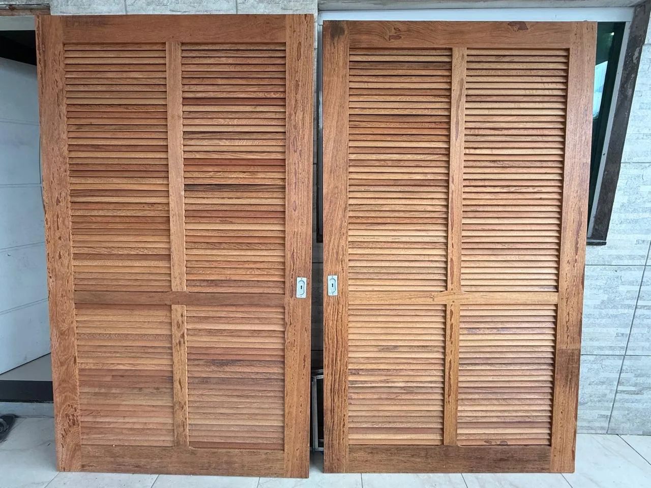 2 portas de madeira novas 