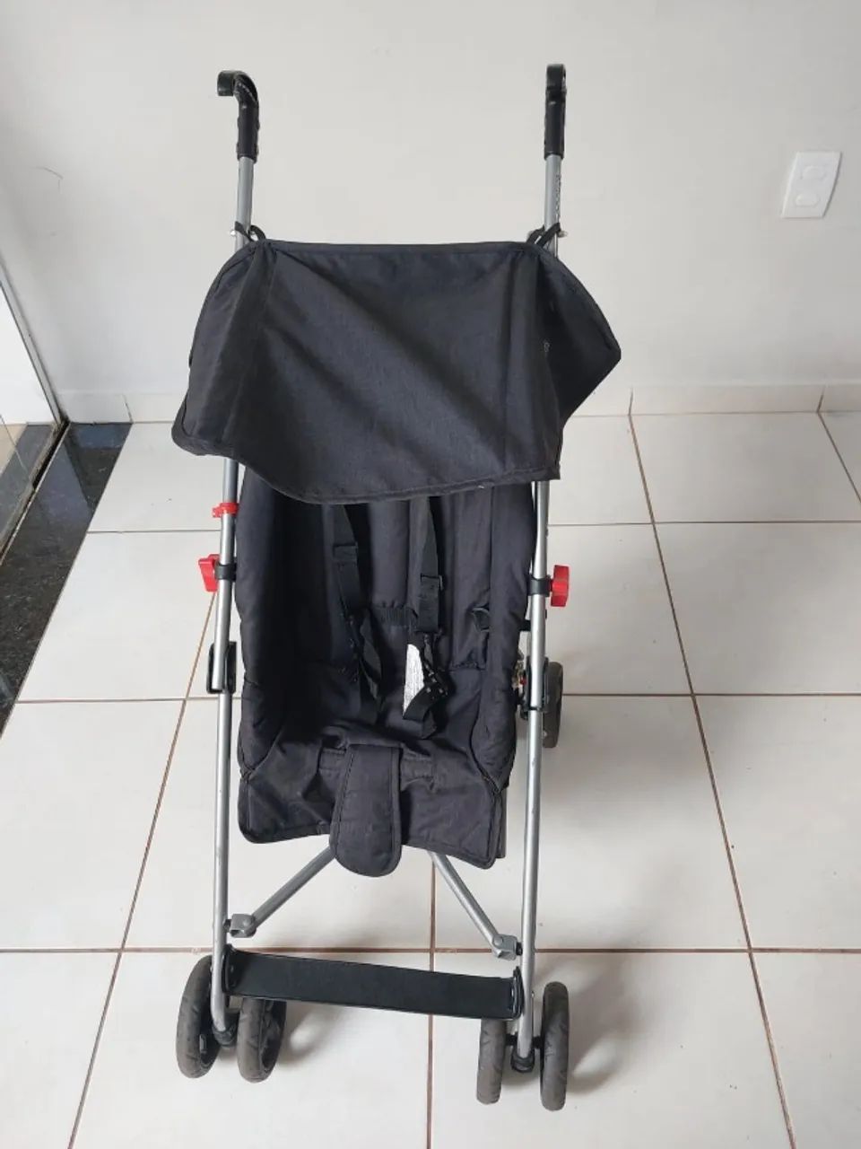  Carrinho de Bebê Modelo Guarda-Chuva R$ 150,00