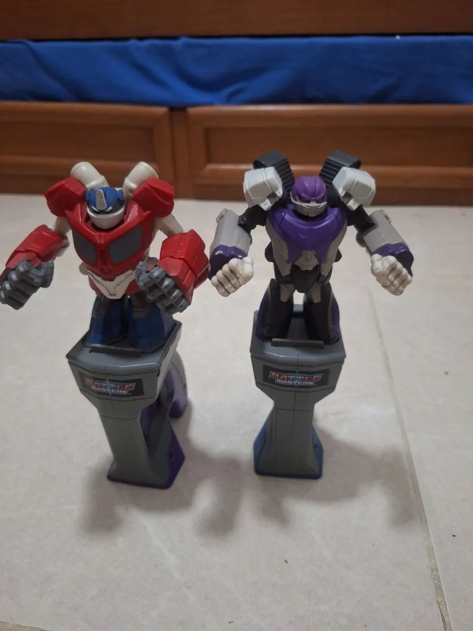Par de bonecos Transformers Battle Masters (Optimus Prime vs Megatron)
