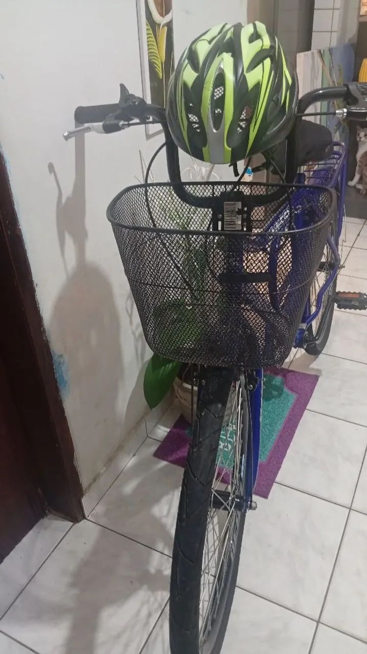 vendo bicicleta ? lindoa nova com cesto é bagageiro vai com  capacete ? de brinde ap - Foto 3
