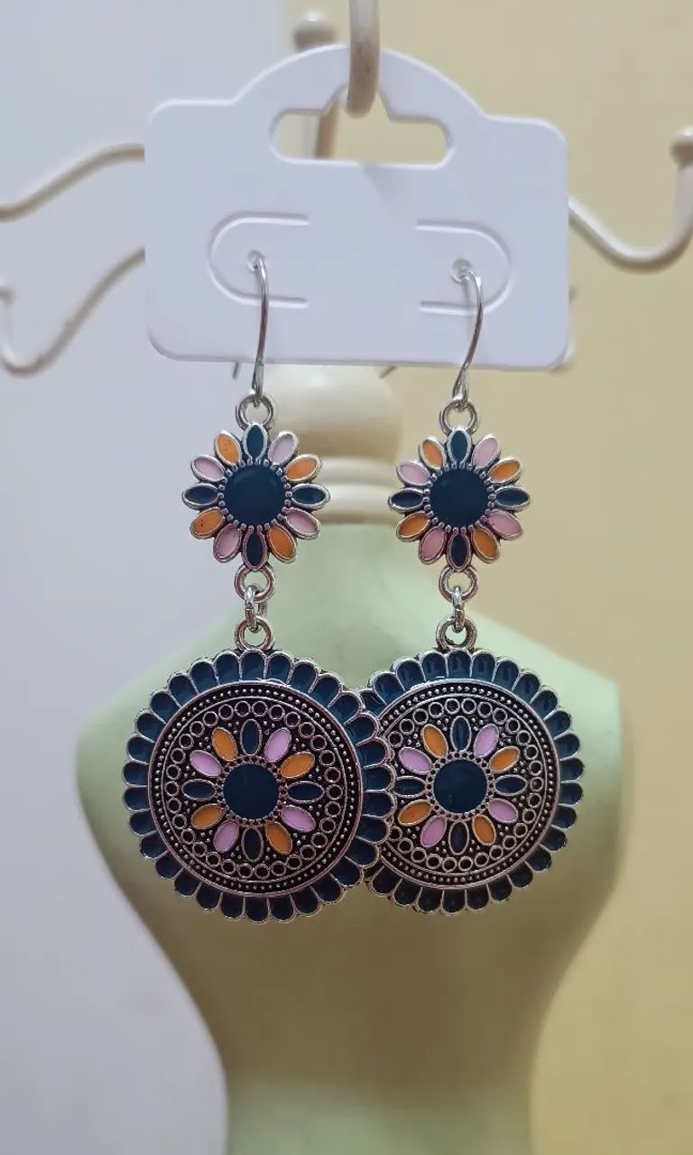 Lindo par de brincos vintage importado