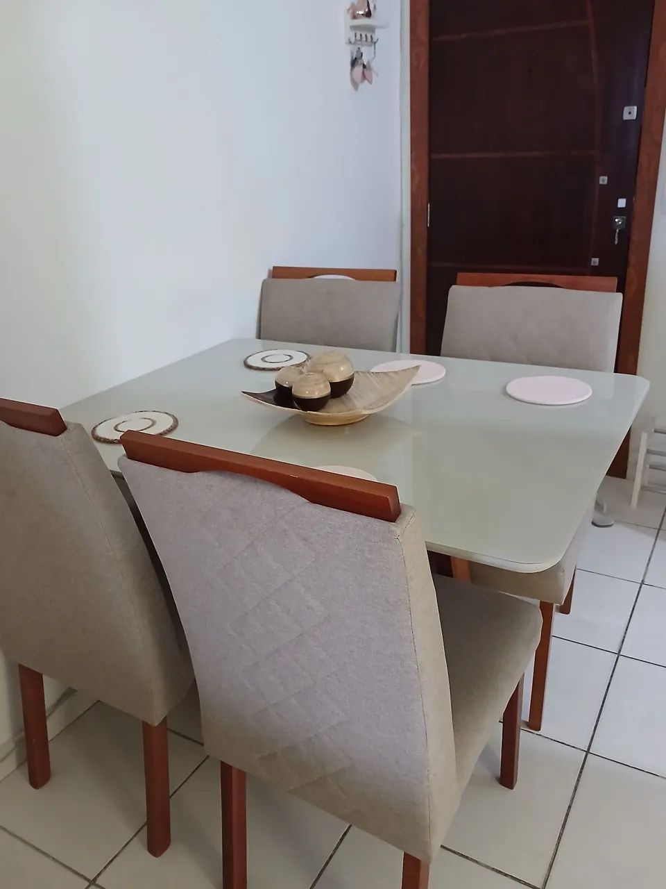 Mesa de linho com madeira maciça