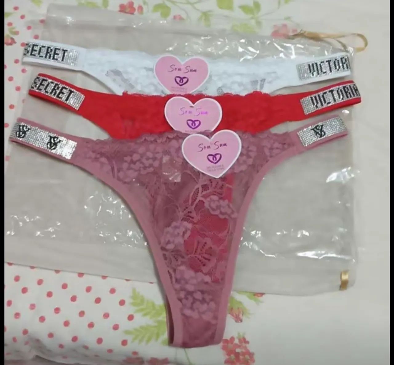 Calcinha Victoria?s Secret com strass - Foto 2