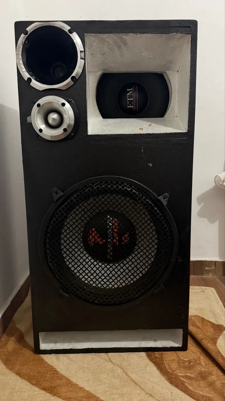 Caixa JBL tornado completa