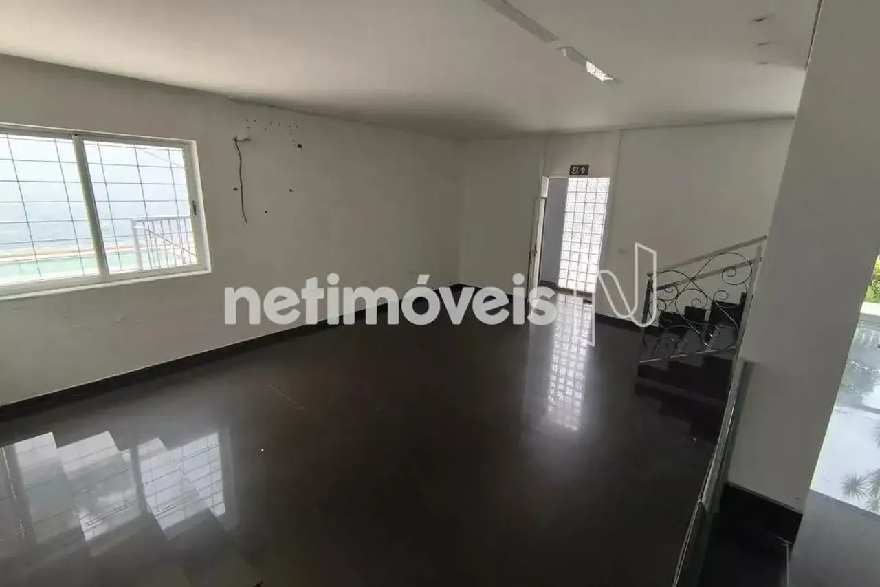 Casa espaçosa com 4 quartos, 2 grandes salas e 5 vagas. - Foto 4