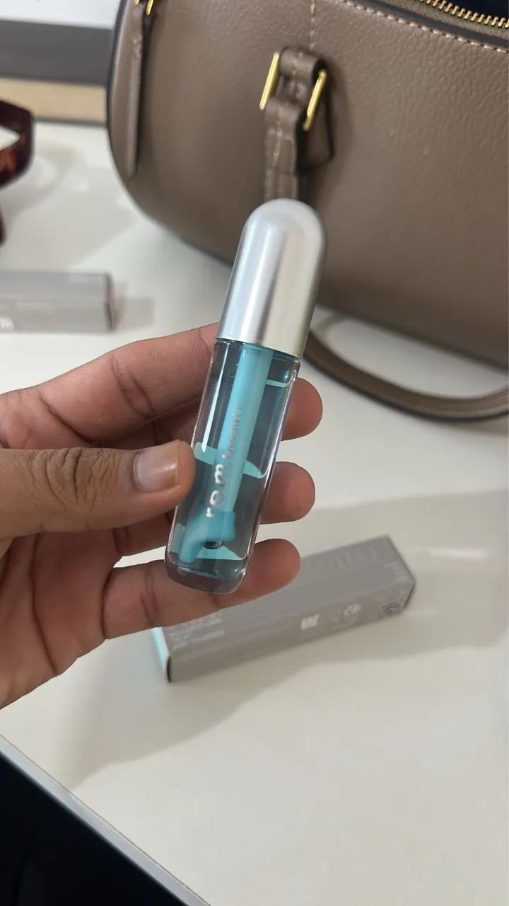 Lip oil R.E.M beauty ariana grande - Foto 4