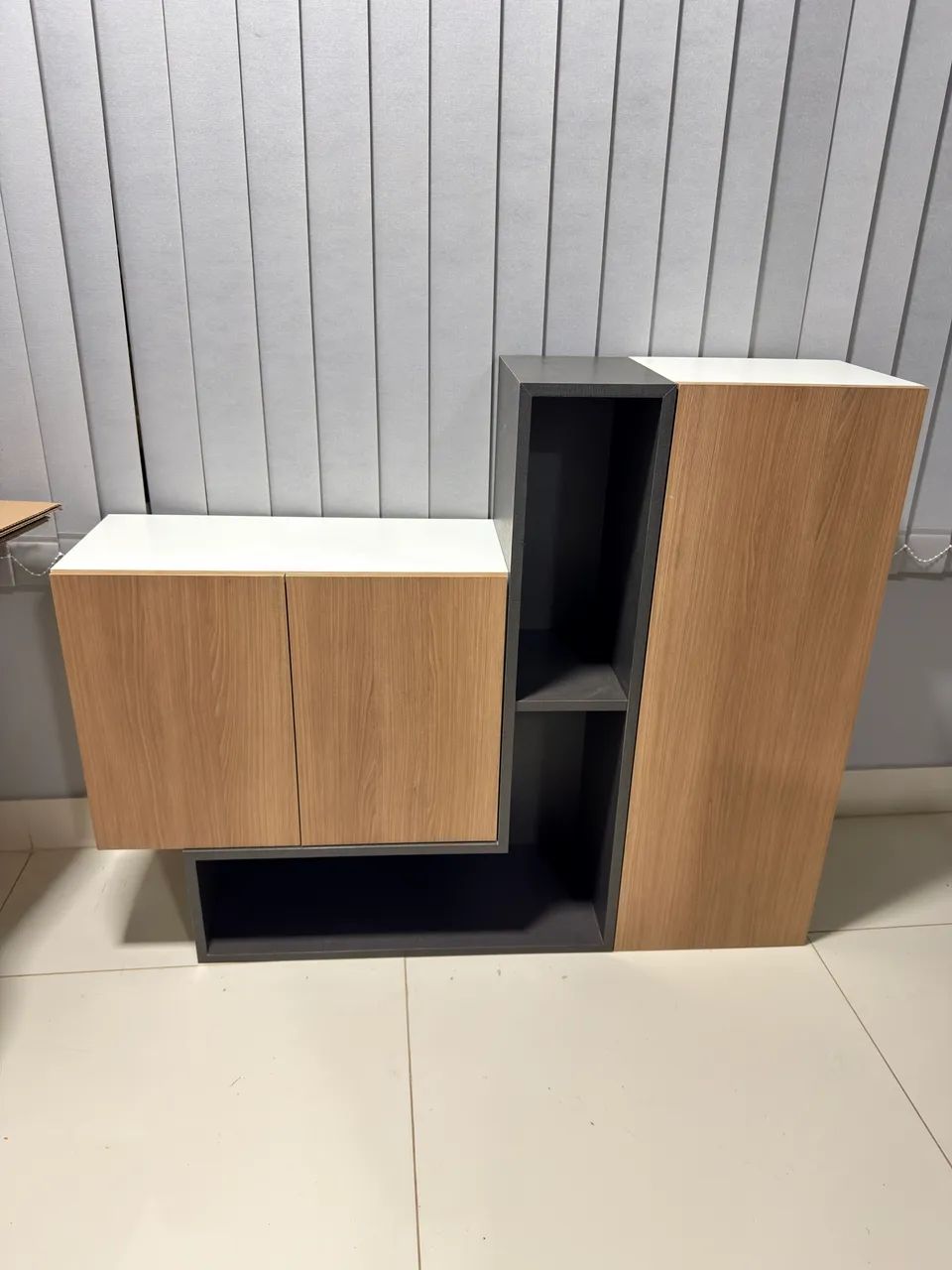 Rack para parede de sala sofisticado