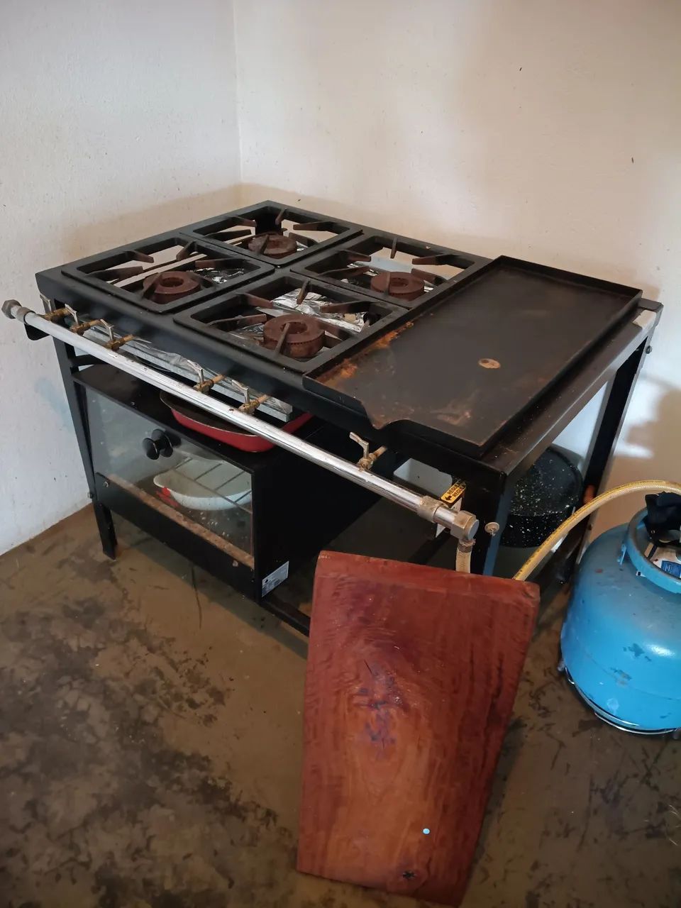 Vendo fogão industrial com forno e chapa!  - Foto 2