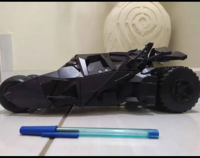 BATMOVEL TUMBLER (BEGINS) 34CM EMITE VARIOS SONS - Foto 2