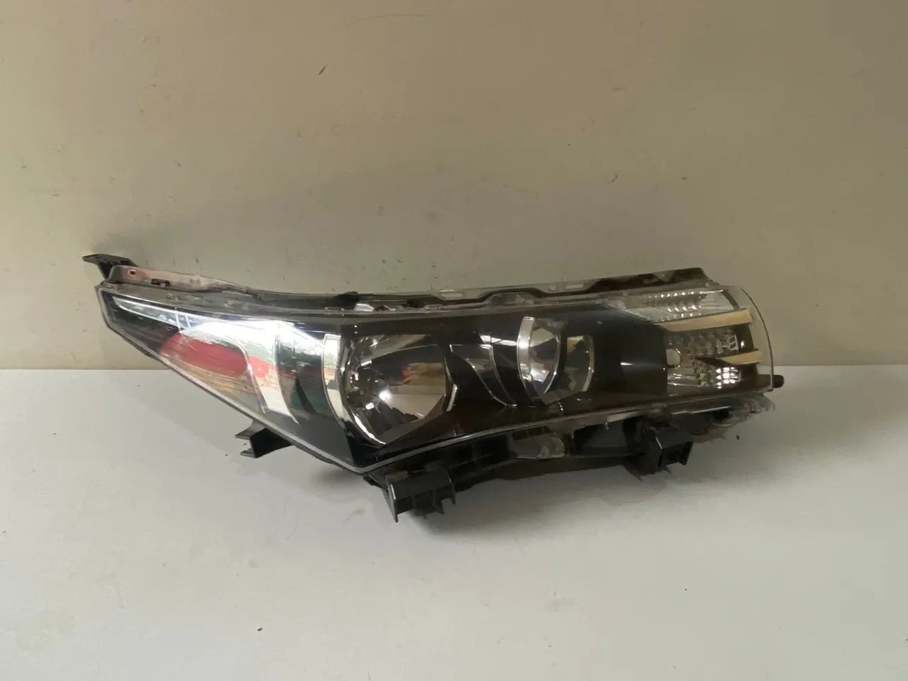 Farol direito Corolla 2015/2016/2017