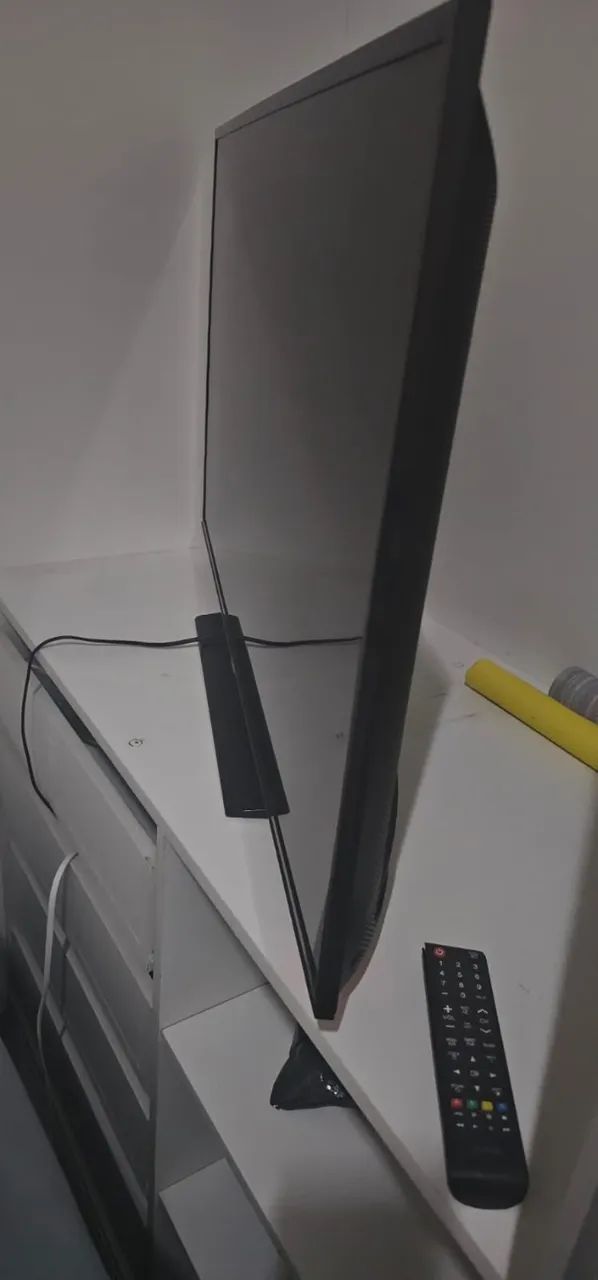 TV LED 43 Polegadas com Controle Remoto - Bom Estado - Foto 2