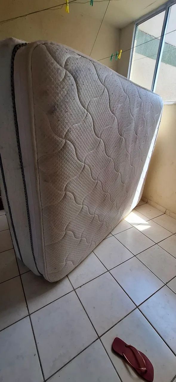 Vende-se cama queen em perfeitas condições ela é bem alta e bem confortável valor 600  - Foto 3
