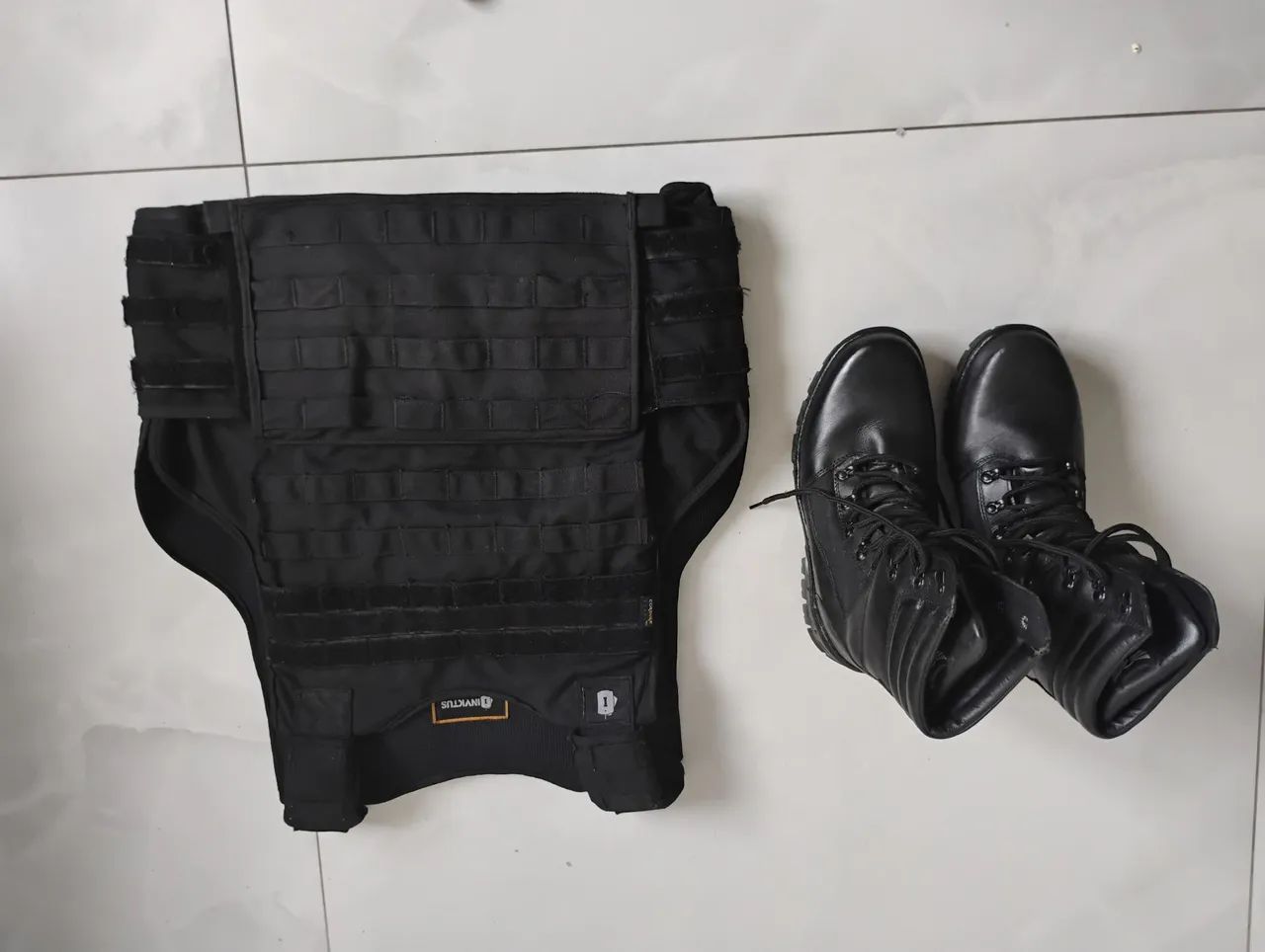 Vendo capa de colete e coturno - Foto 2