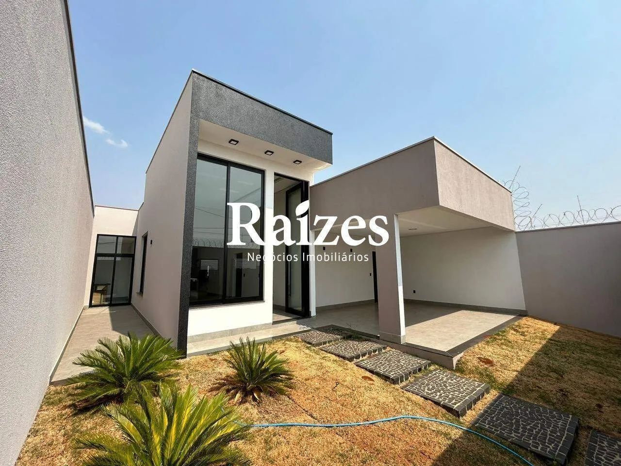Casa nova e alto padrão com 3 suítes próximo ao Aeroporto
