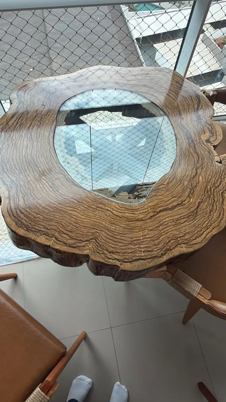 Mesa com 4 cadeiras 