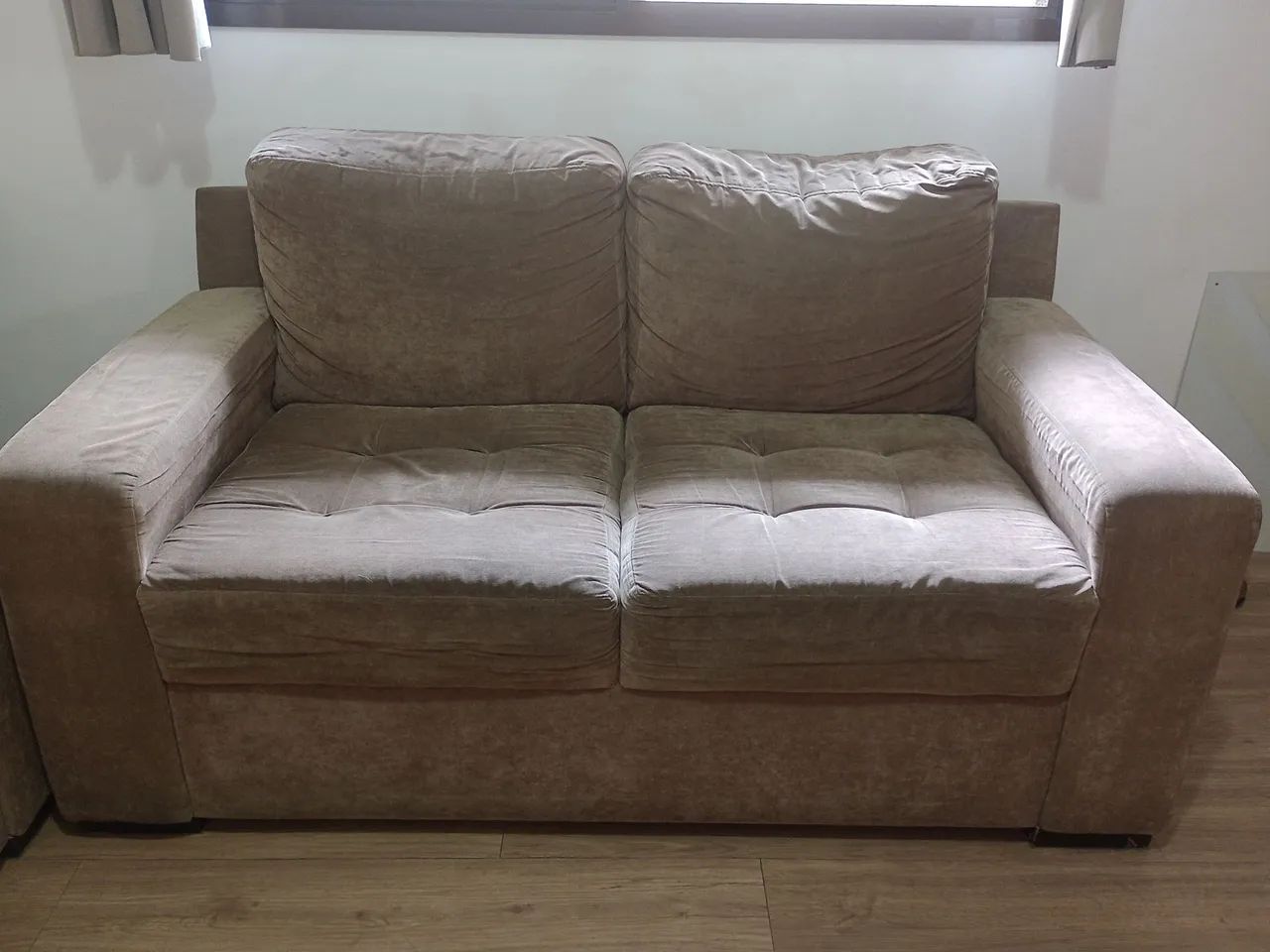Sofá 2 Lugares em Suede Usado