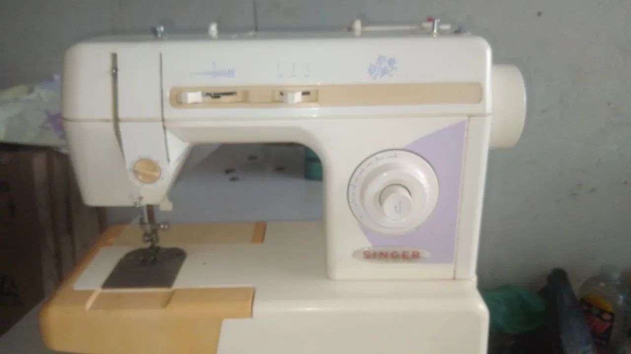 Máquina de costura singer 