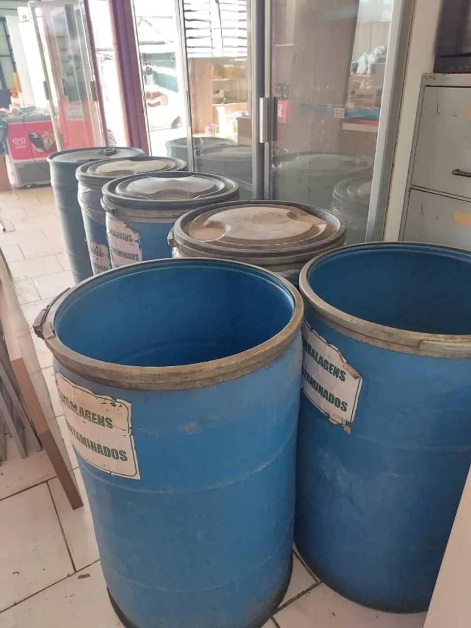 TAMPOR PLASTICO AZUL 200L