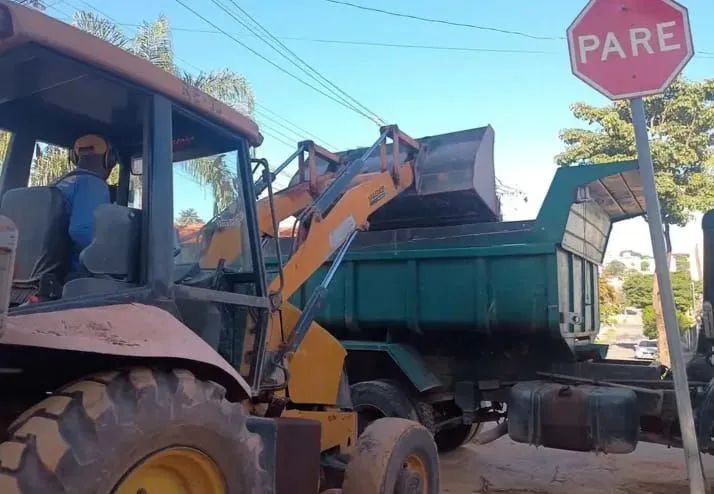 Retroescavadeira JCB 4CX 2011 - Foto 2