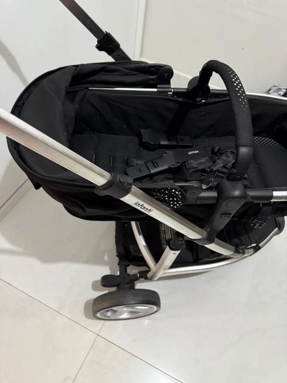Carrinho de bebê (com bebê conforto) - Foto 2