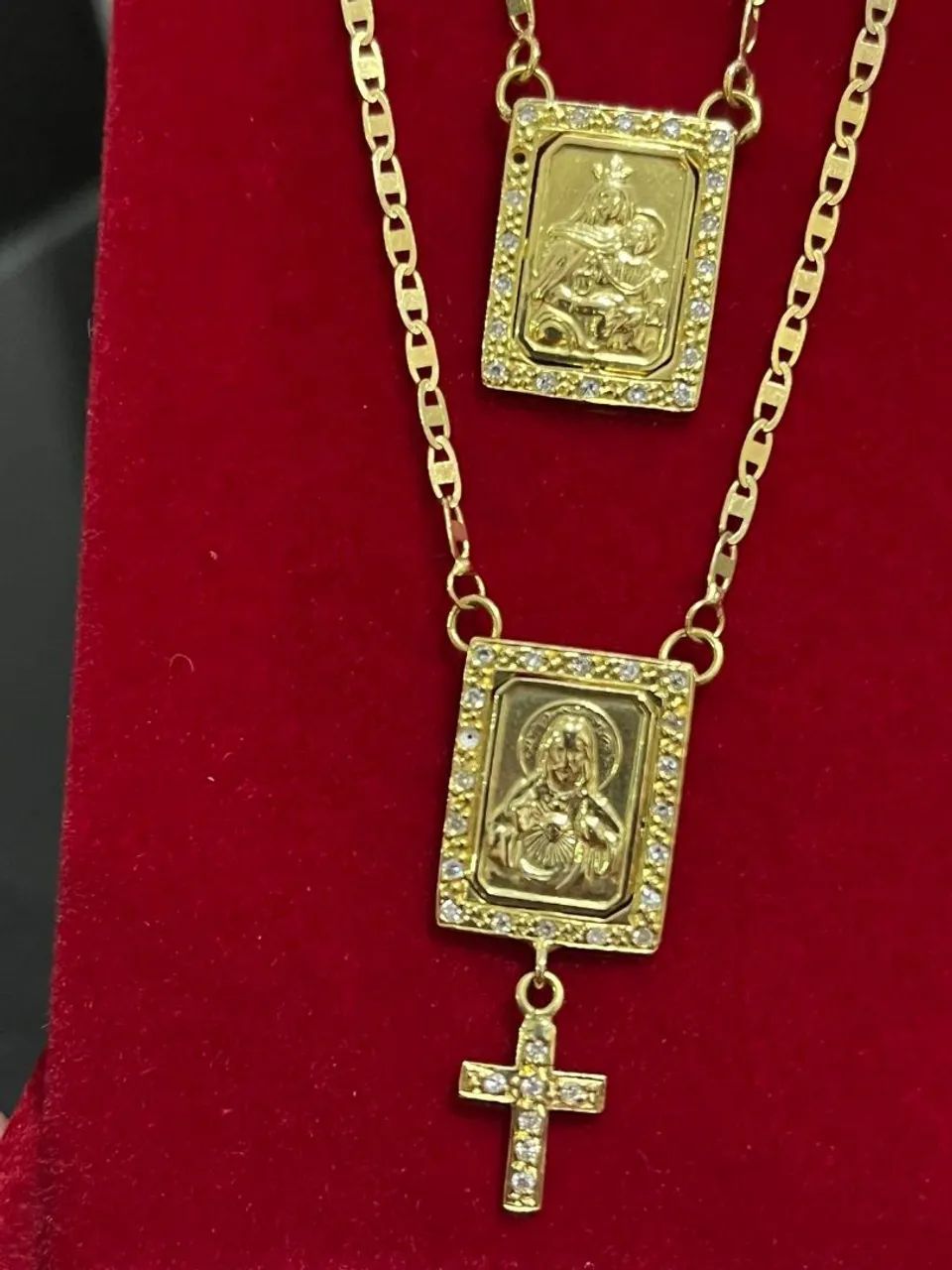 Escapulário ouro com diamantes 