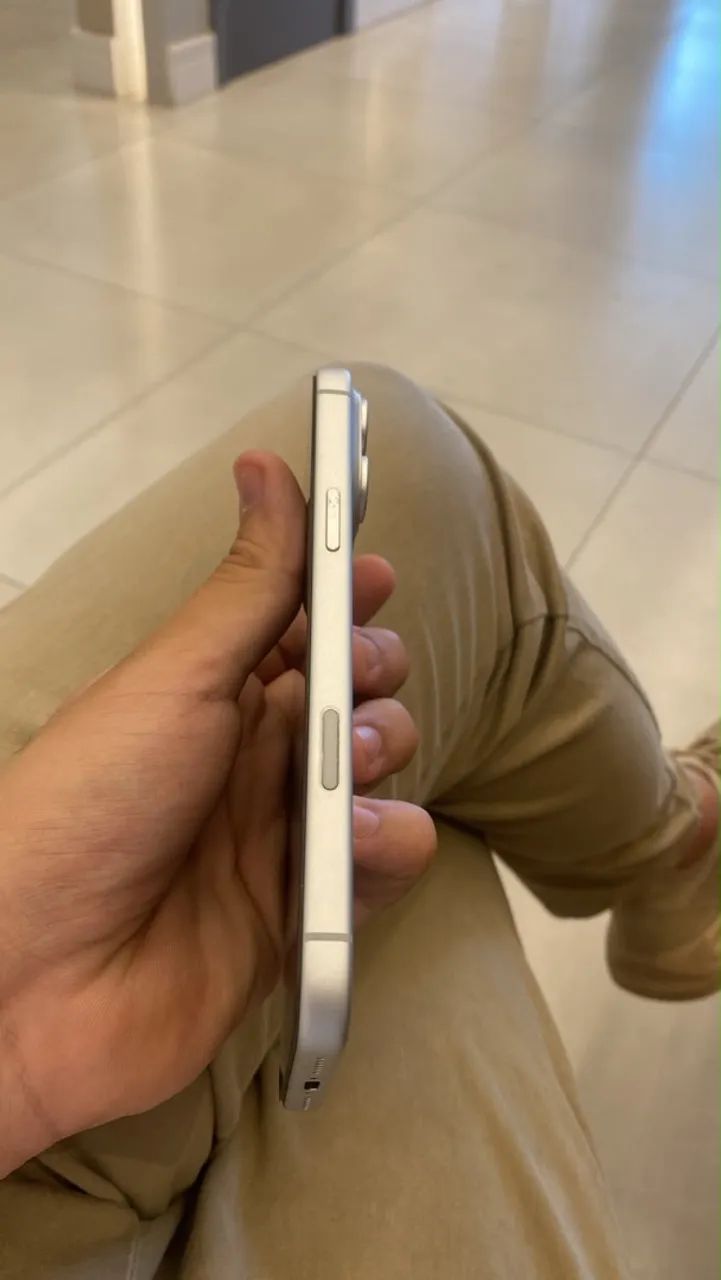 iPhone 17 pro max, com apenas 2 meses de uso e caixa  - Foto 2