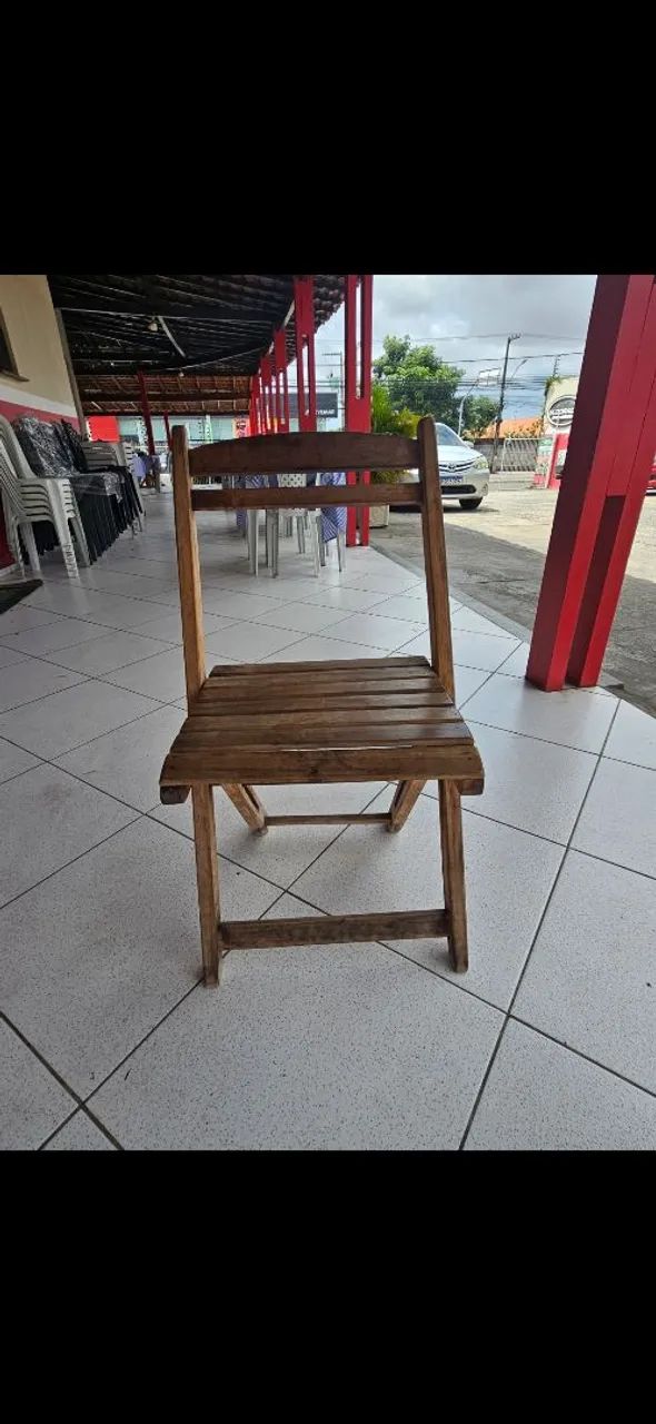 Vendo 18 cadeiras de madeira....zap * 