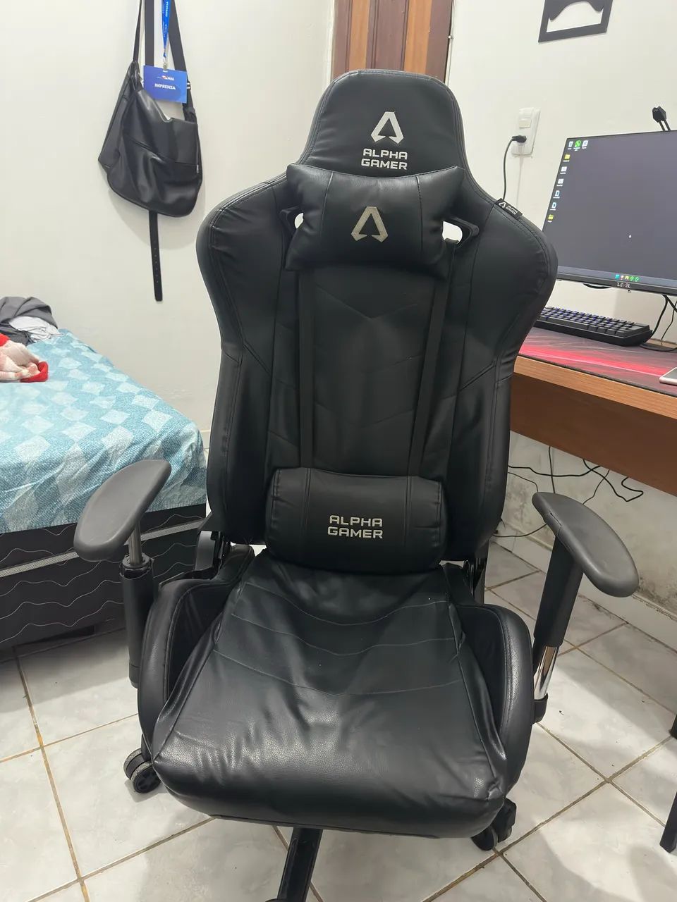 Cadeira Gamer Alpha Zeta Preta, pequenas avarias