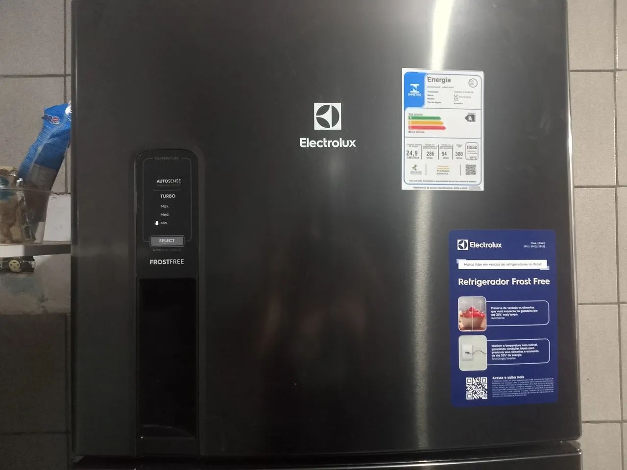 Geladeira Eletrolux preta 