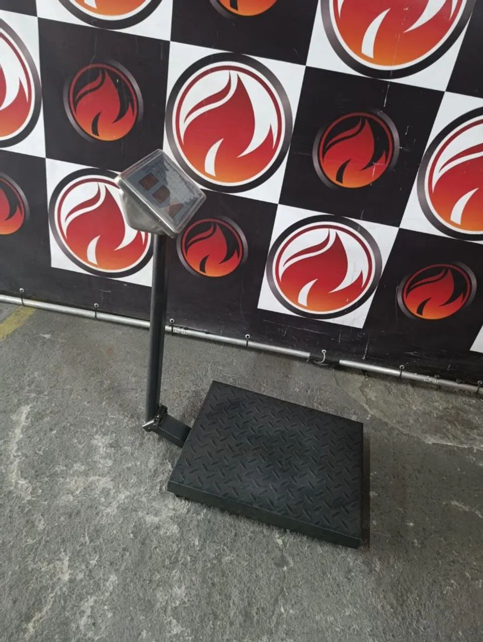 Balança industrial de plataforma com capacidade para 400 kg usada estado de nova  - Foto 3