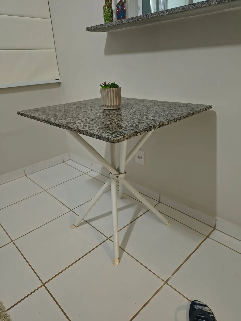 Mesa de granito 90x70 cm